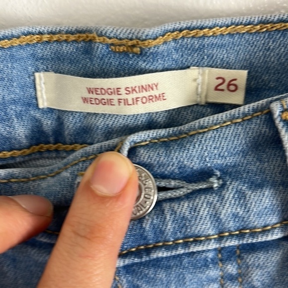 Levi’s Wedgie Skinny Distressed Faded Jeans - Picture 4 of 7